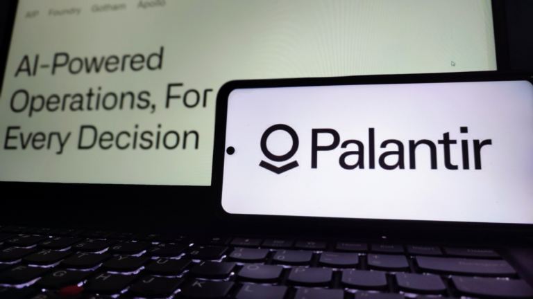 Palantir’s Earnings Outlook: Why Holding PLTR Stock Could Pay Off